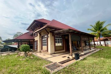 ❗️BUNGALOW FULLY RENO, FREEHOLD OPEN ❗️Ambangan Height