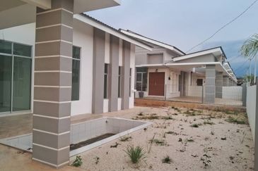 [Freehold & Rezab Melayu] BANGLO TAMAN LAMBAIAN JERAI @ GURUN 