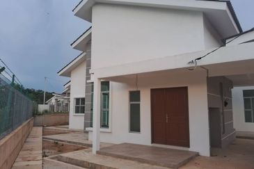 [Freehold & Rezab Melayu] BANGLO TAMAN LAMBAIAN JERAI @ GURUN 