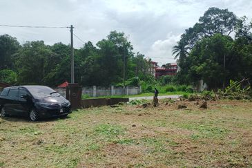  Sesuai Refurbish! Corner Lot, Banglo 10,400 sqft, Tepi Bukit, Suasana Sejuk & Strategik 2 minit Ke Pekan Kuala Kubu Baru! 