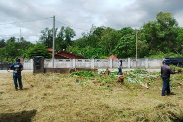  Sesuai Refurbish! Corner Lot, Banglo 10,400 sqft, Tepi Bukit, Suasana Sejuk & Strategik 2 minit Ke Pekan Kuala Kubu Baru! 