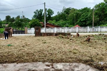  Sesuai Refurbish! Corner Lot, Banglo 10,400 sqft, Tepi Bukit, Suasana Sejuk & Strategik 2 minit Ke Pekan Kuala Kubu Baru! 