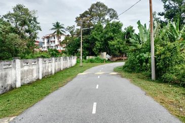  Sesuai Refurbish! Corner Lot, Banglo 10,400 sqft, Tepi Bukit, Suasana Sejuk & Strategik 2 minit Ke Pekan Kuala Kubu Baru! 