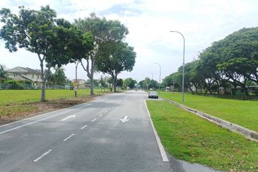 Lot Banglo ! Geran Individu Status Bangunan!   Bersebelahan dengan Taman Bayu Alam, Kuala Selangor