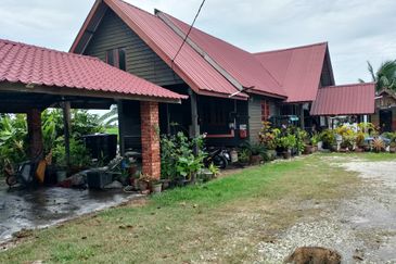  Homestay Untuk Dijual Lengkap 100% Fasiliti. 9 unit Chalet & Banglo Kayu Cantik. Boleh terus run bisnes!