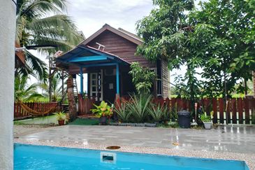  Homestay Untuk Dijual Lengkap 100% Fasiliti. 9 unit Chalet & Banglo Kayu Cantik. Boleh terus run bisnes!