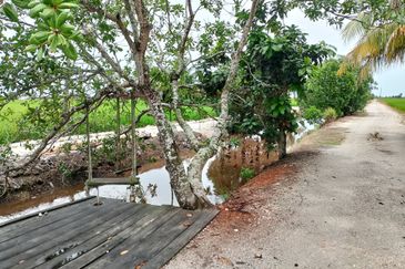  Homestay Untuk Dijual Lengkap 100% Fasiliti. 9 unit Chalet & Banglo Kayu Cantik. Boleh terus run bisnes!