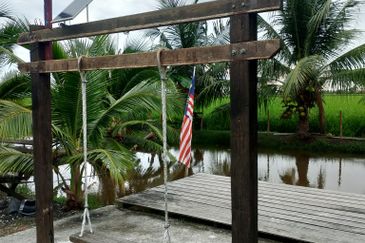  Homestay Untuk Dijual Lengkap 100% Fasiliti. 9 unit Chalet & Banglo Kayu Cantik. Boleh terus run bisnes!