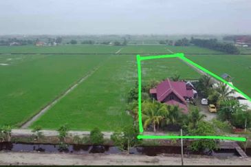  Homestay Untuk Dijual Lengkap 100% Fasiliti. 9 unit Chalet & Banglo Kayu Cantik. Boleh terus run bisnes!