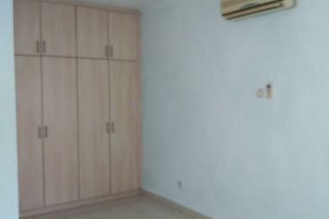 LANDED HOUSE FOR RENT Endlot Double Storey Taman Bukit Ria , Kajang