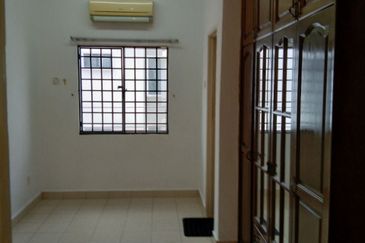 LANDED HOUSE FOR RENT Endlot Double Storey Taman Bukit Ria , Kajang