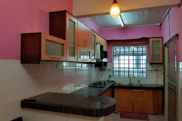 LANDED HOUSE FOR RENT Endlot Double Storey Taman Bukit Ria , Kajang