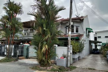 LANDED HOUSE FOR RENT Endlot Double Storey Taman Bukit Ria , Kajang