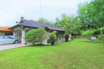 For Sale Cornerlot Single Storey Semi D Taman Desaria, Nilai