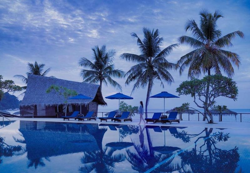 Hotel Grant Hyatt in Teluk Cempedak Pahang For Sale