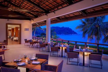 Hotel Grant Hyatt in Teluk Cempedak Pahang For Sale