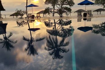 Hotel Grant Hyatt in Teluk Cempedak Pahang For Sale