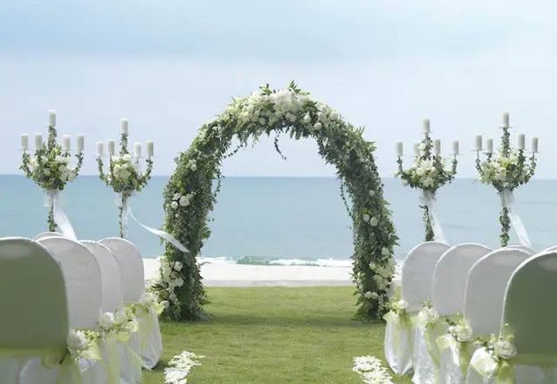 Hotel Grant Hyatt in Teluk Cempedak Pahang For Sale