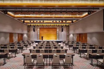 Hotel Grant Hyatt in Teluk Cempedak Pahang For Sale