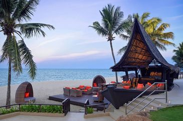 Hotel Grant Hyatt in Teluk Cempedak Pahang For Sale