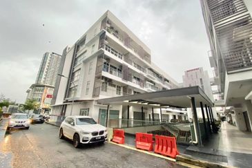 5 Storey Shop Lot in Plaza Paragon Point, Bangi For Sale