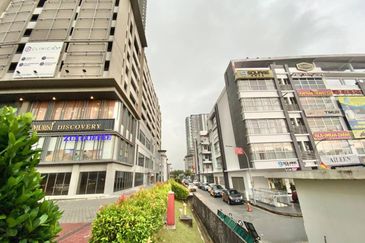 5 Storey Shop Lot in Plaza Paragon Point, Bangi For Sale
