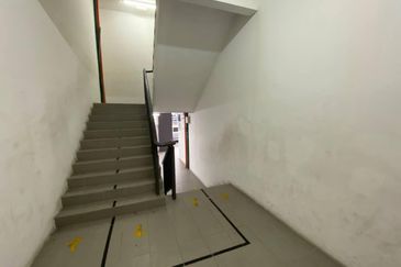 5 Storey Shop Lot in Plaza Paragon Point, Bangi For Sale