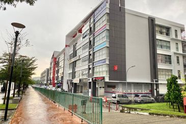 5 Storey Shop Lot in Plaza Paragon Point, Bangi For Sale