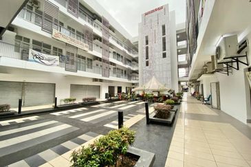5 Storey Shop Lot in Plaza Paragon Point, Bangi For Sale