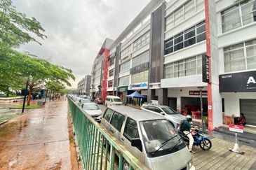 5 Storey Shop Lot in Plaza Paragon Point, Bangi For Sale