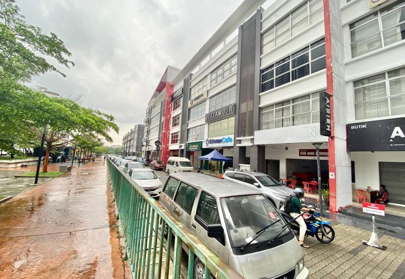 5 Storey Shop Lot in Plaza Paragon Point, Bangi For Sale