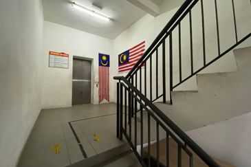 5 Storey Shop Lot in Plaza Paragon Point, Bangi For Sale