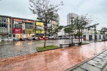 5 Storey Shop Lot in Plaza Paragon Point, Bangi For Sale