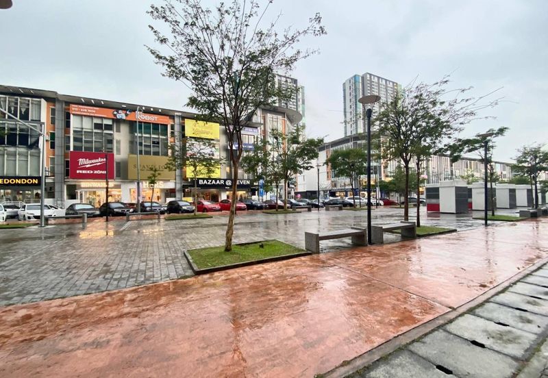 5 Storey Shop Lot in Plaza Paragon Point, Bangi For Sale