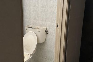 Three Storey Office Lot in Shah Alam For Sale