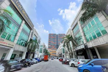 Four Storey Shoplot in Bandar Puteri,Puchong For Sale