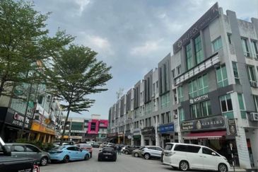 Four Storey Shoplot in Bandar Puteri,Puchong For Sale