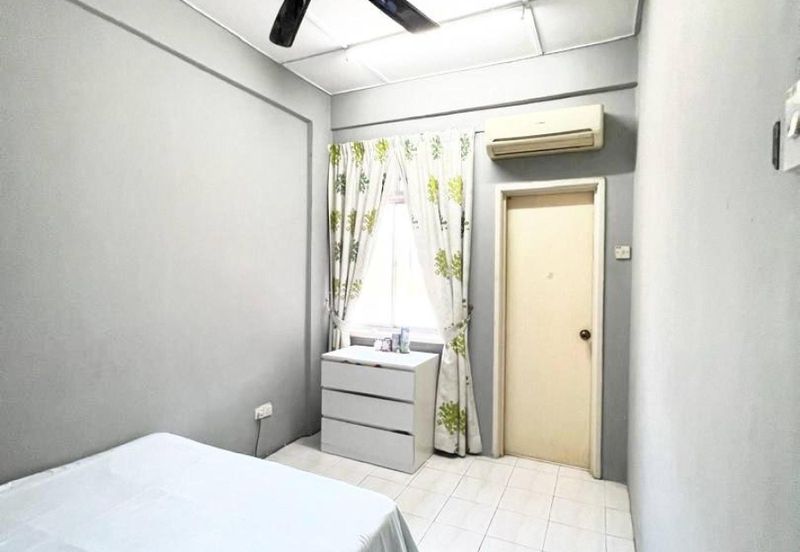 CORNER Double Storey in Bandar Saujana Putra For Sale