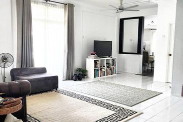 CORNER Double Storey in Bandar Saujana Putra For Sale