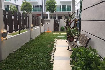 3 Storey Semi-D in 1080 Residence Puncak Saujana KajangFor Sale