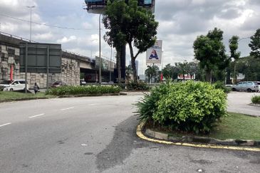 Four Storey Shop Lot Petaling Jaya For Sale