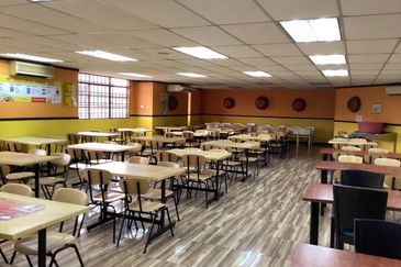 Four Storey Shop Lot Petaling Jaya For Sale