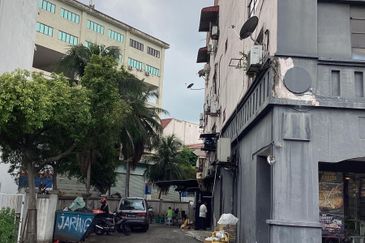 Four Storey Shop Lot Petaling Jaya For Sale