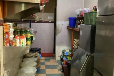 Four Storey Shop Lot Petaling Jaya For Sale