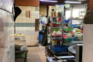 Four Storey Shop Lot Petaling Jaya For Sale