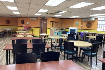 Four Storey Shop Lot Petaling Jaya For Sale