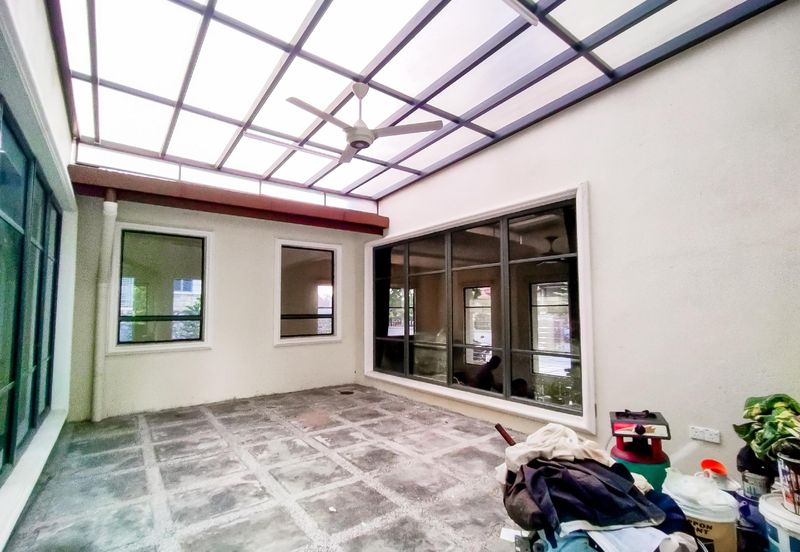 Puncak Pinggiran Putra