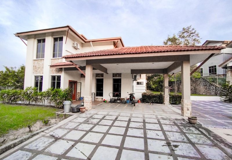 Puncak Pinggiran Putra