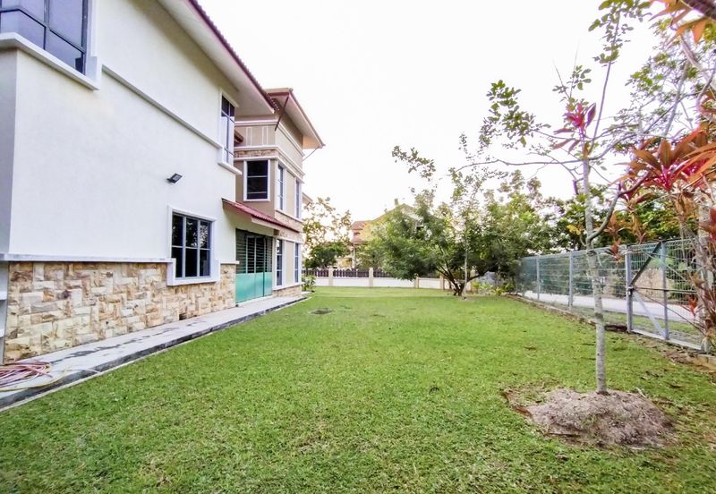 Puncak Pinggiran Putra