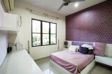 Puncak Pinggiran Putra